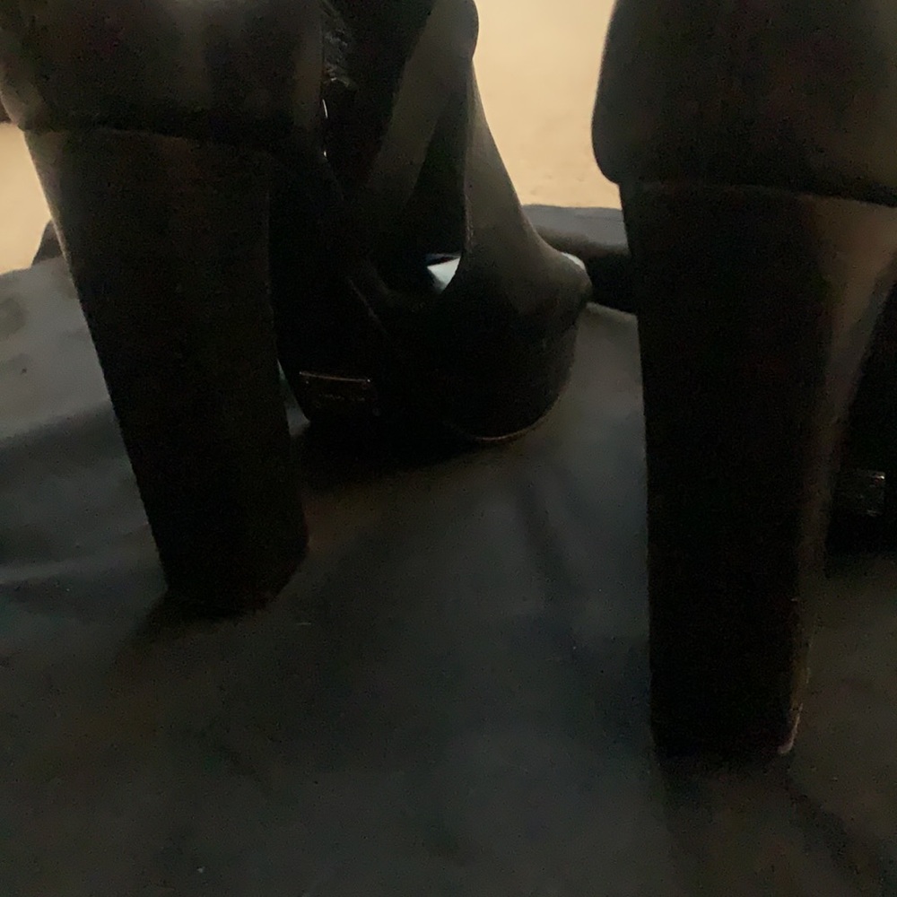 Micheal Kors platform peep toe heels - size 6.5 - Picture 5 of 5
